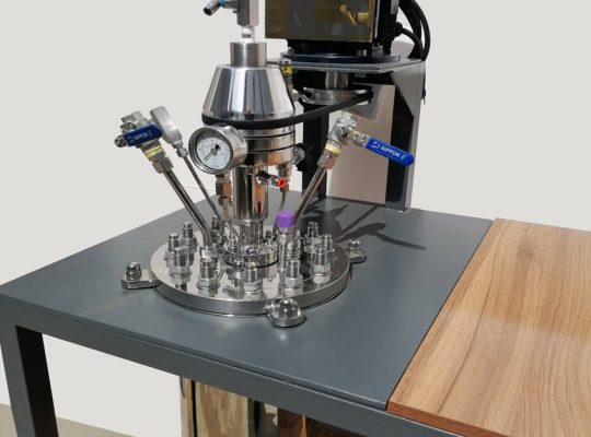 اشکان تجهیز اسپادانا